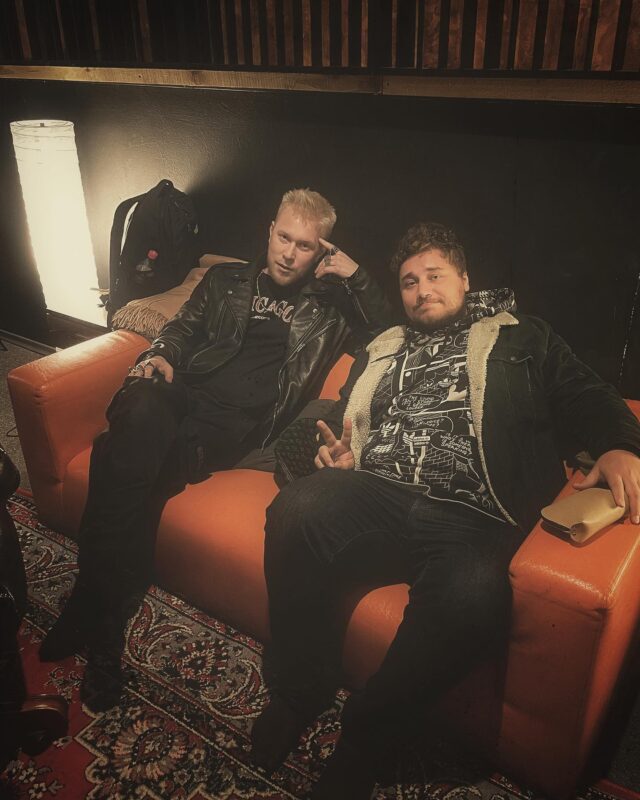 @thomasmr4z @solomon_gang_ на студии звукозаписи @hypersoundstudio 
Как говорит Иван Ургант «Ребята, работаем»